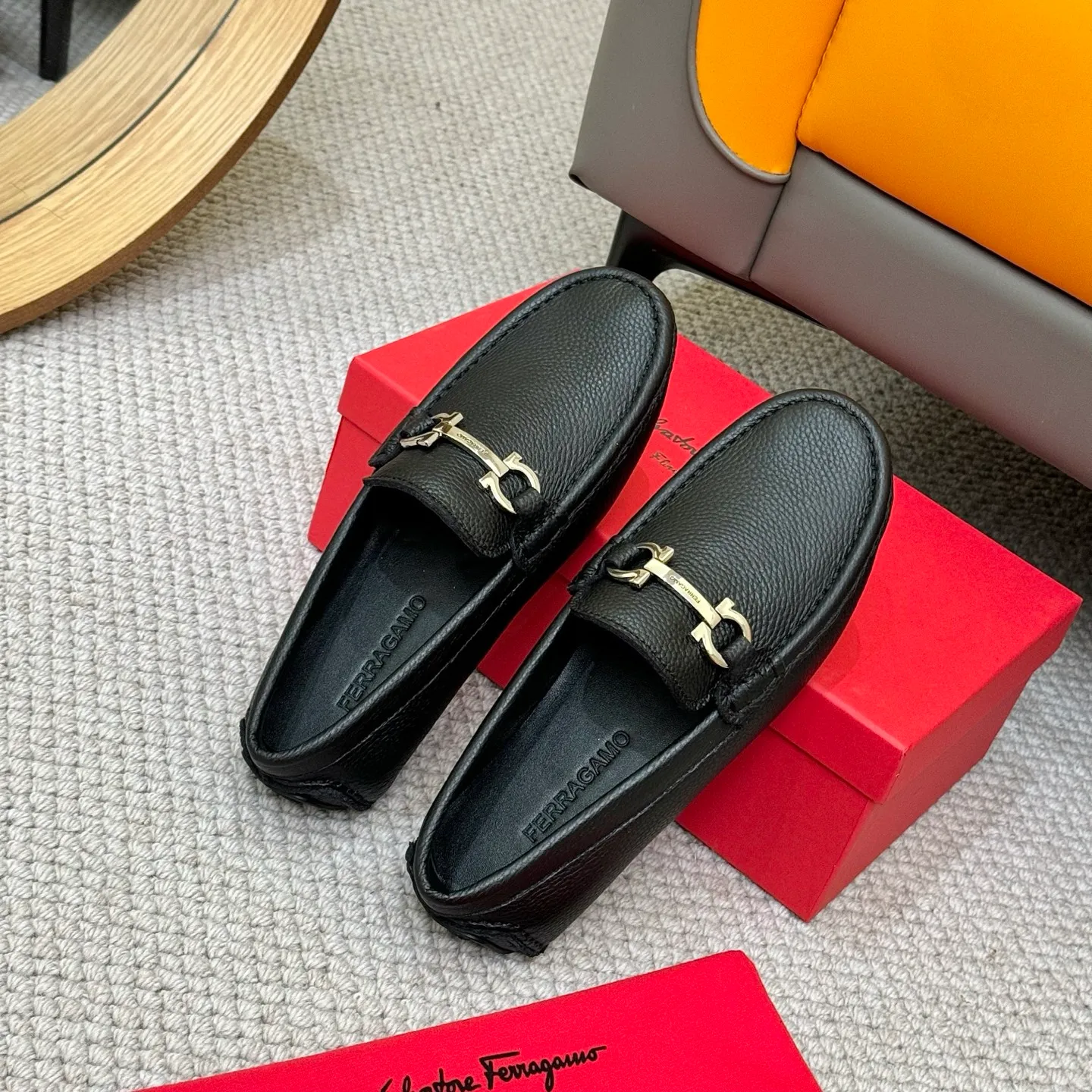 Men's men's shoes 💰420 (Yangli) Ferragamo 〰Ferragamo 2⃣️0⃣️2⃣️5️⃣ New series 👊🏻 Upper 🇮🇹 Italian imported calfskin, original outsole molding. Water-dyed sheepskin lining. The identity of every successful man is set off, and the upper and lower shoes are elegant and stable🚶🏻🚶🏻The high-end custom counter original replica is an eternal classic🔍️Number of codes: 38-46 with counter packaging
